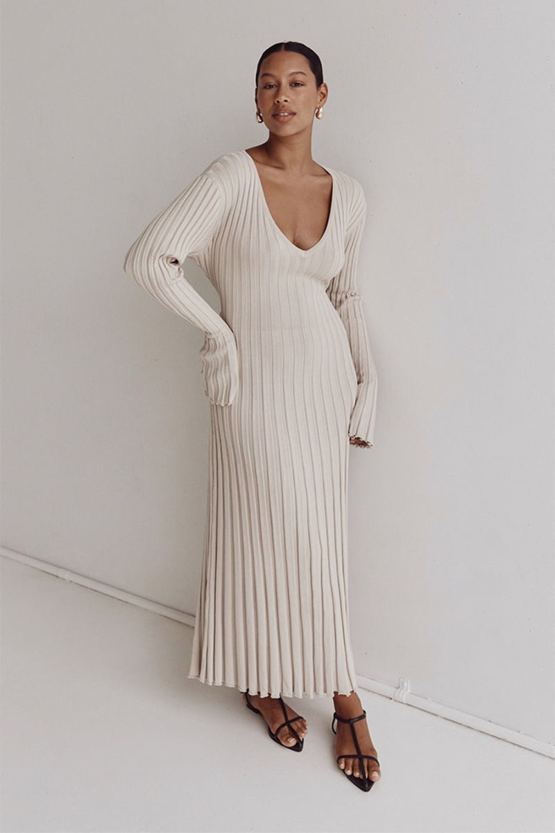 Dianara™ | V-neck knitted midi dress with sleeves